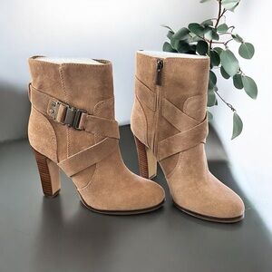 💕VINTAGE💕 Vince Camuto Tan Heeled Boots with Crisscross Ankle Straps